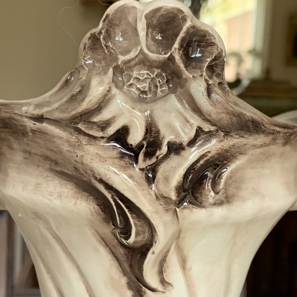 SALE!! Large Handled Capodimonte Vase - Picture 10 of 13